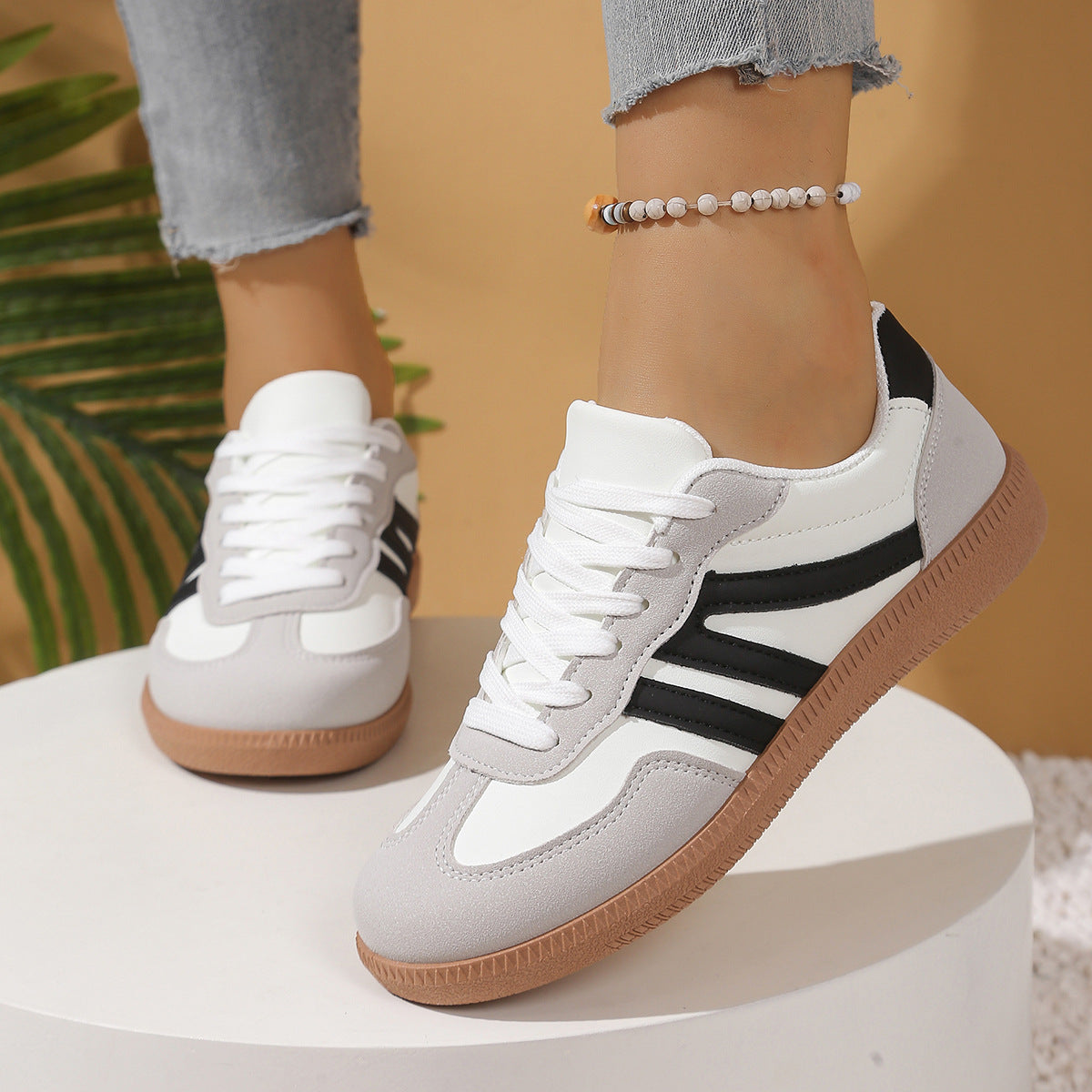 Women's Heritage Stripe Retro Sneakers